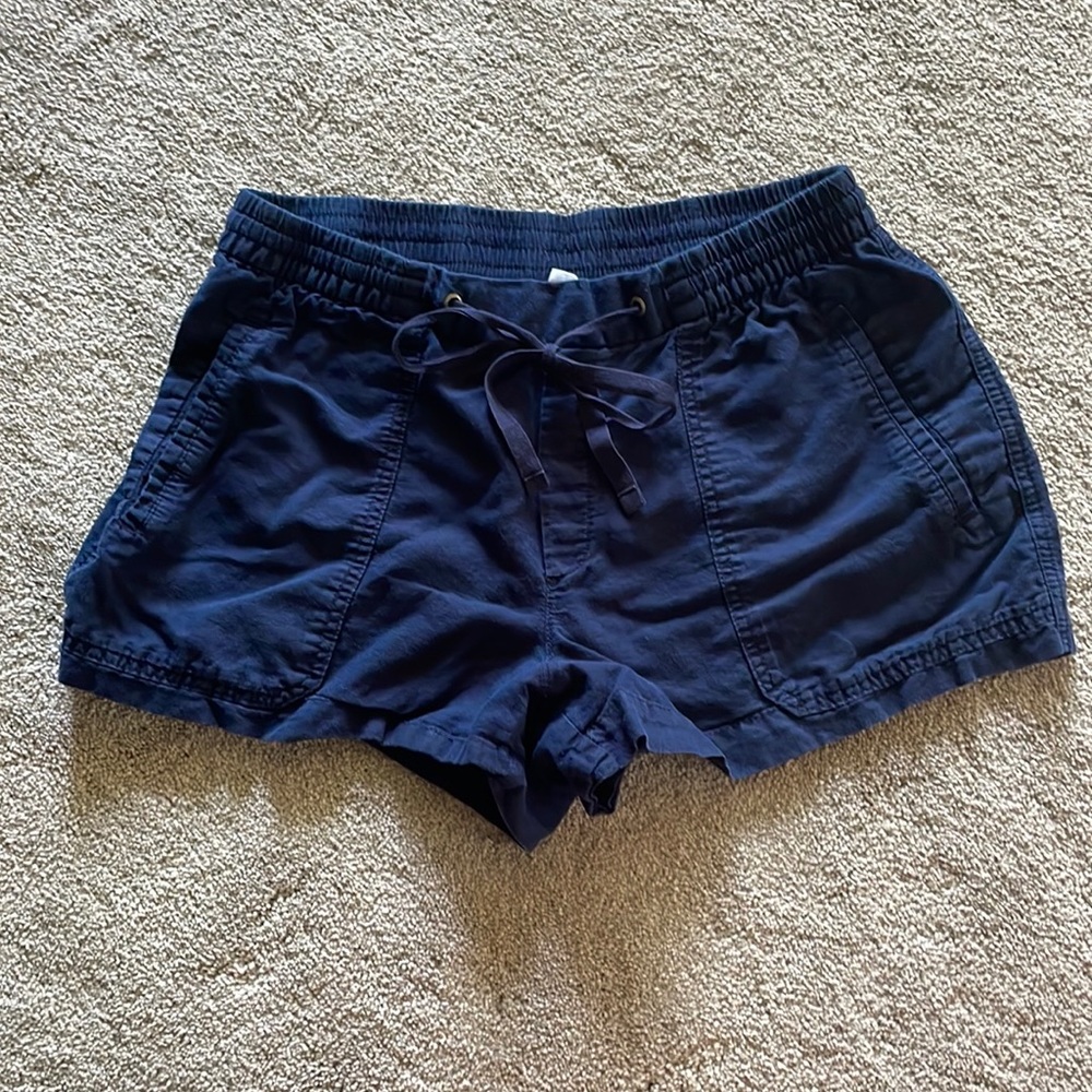 Gap navy linen shorts. Size medium.